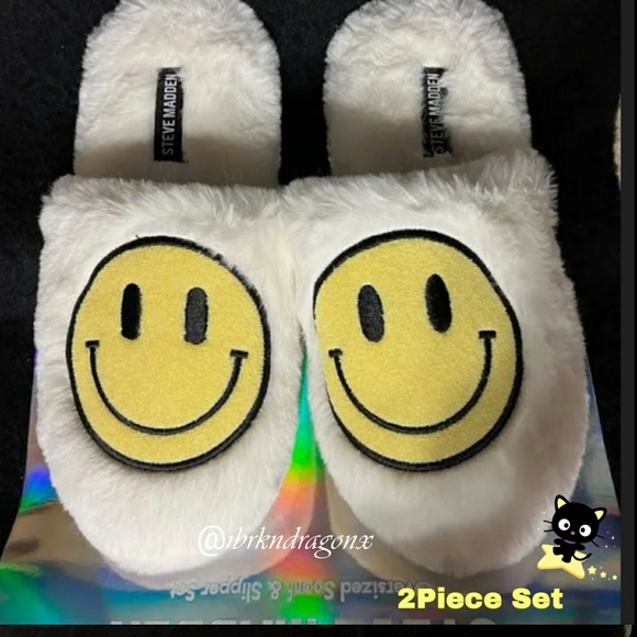 NWT Coordinated Sets Steve Madden Emogi Happy Slippers and Oversized Scarf - Picture 11 of 16